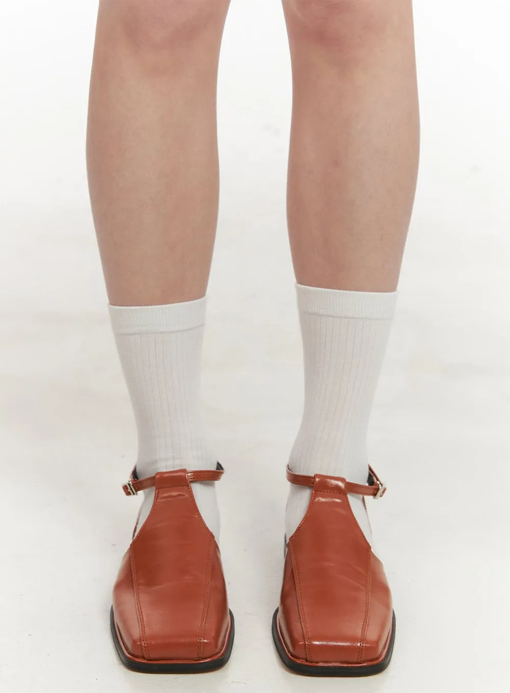 Buckled Cut-Out Loafers IF505